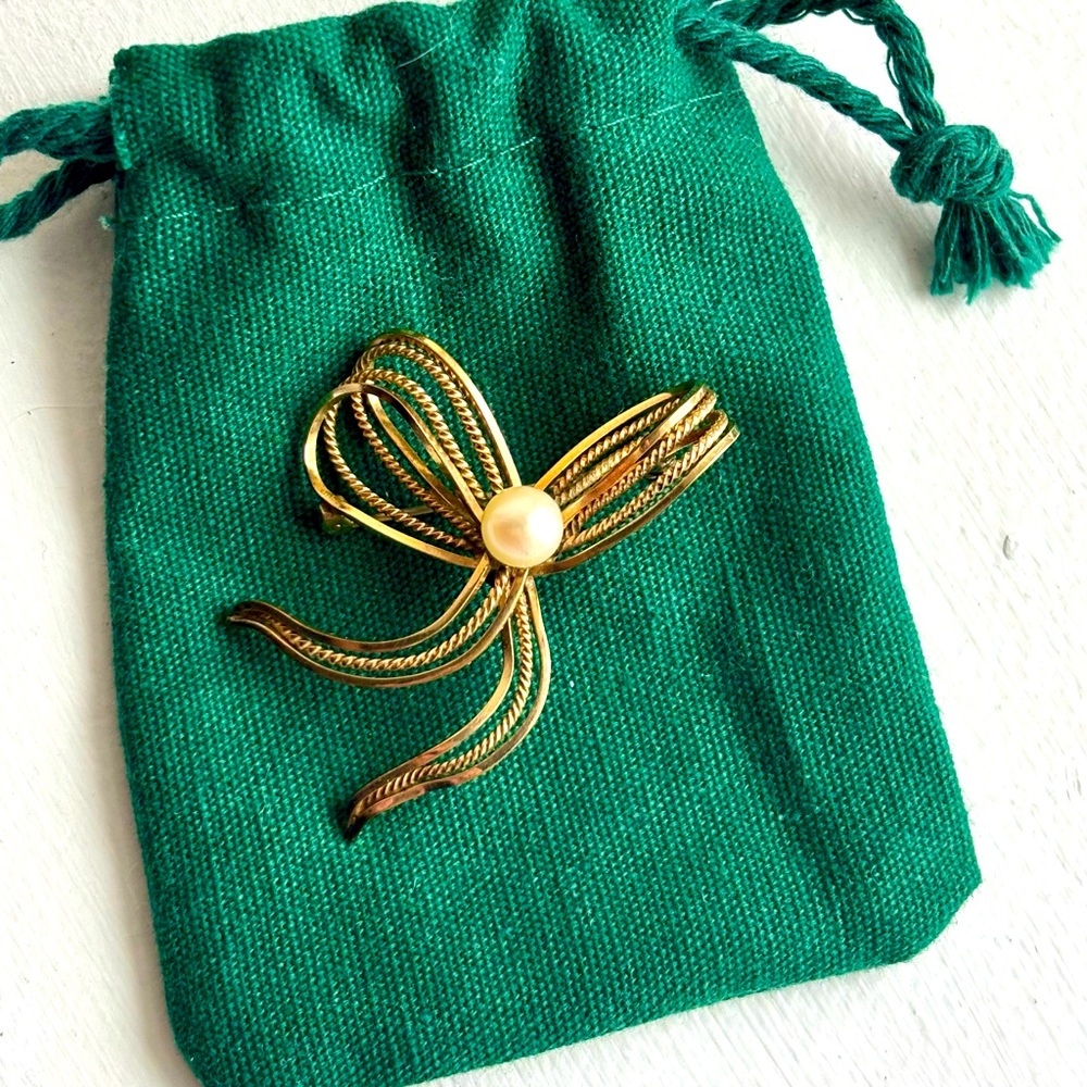 Winard 12k Gold Bow Brooch
